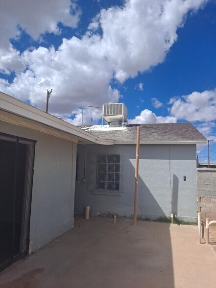Building Photo - 4512 Sierra Vista Dr