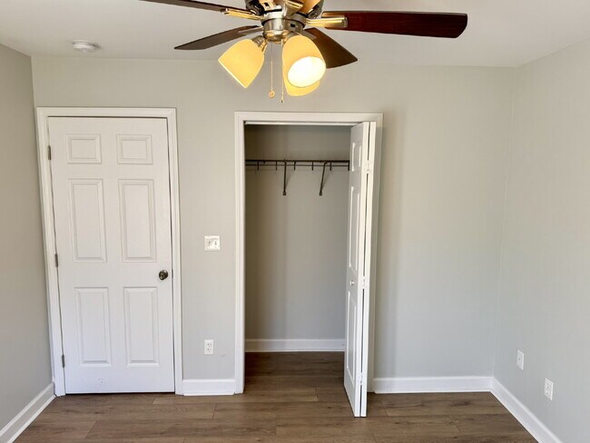 Building Photo - "Charming 2-Bed Oasis with 2 Full Baths in Prime Lynn Haven Location near Mosley High School"