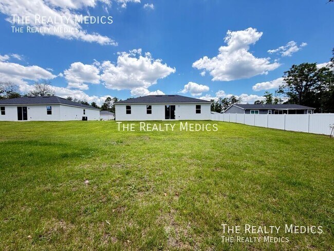 Building Photo - 5096 SW 154 Loop