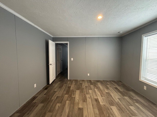 Building Photo - 831 N Pontiac Trail