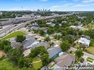 Building Photo - 1407 W Mistletoe Ave