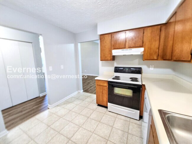 Building Photo - 944 Shiloh Ridge Run NW