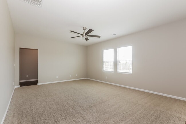 Building Photo - 258 Sinclair Way