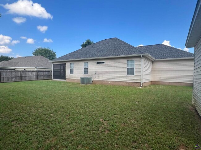 Building Photo - 226 Golden Eagle Dr