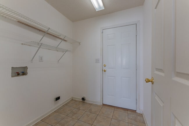 Building Photo - 290 Stone Hill Dr