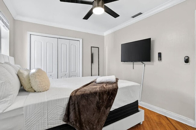 Building Photo - 2423 NE 202nd St