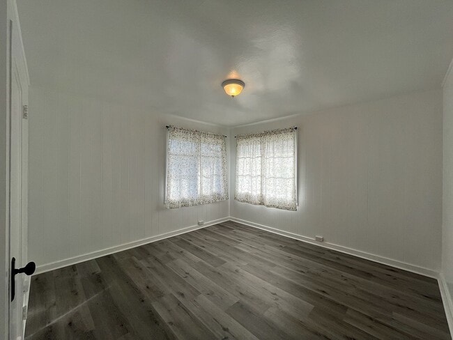 Building Photo - 400 Kapalu St