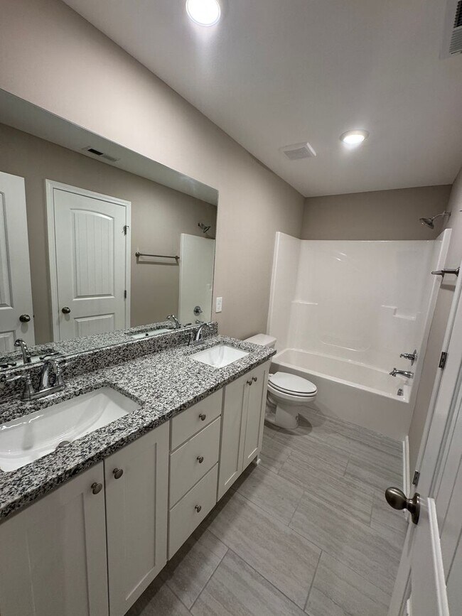 Building Photo - BRAND NEW 3 bedroom 2 bath townhome in the heart of Smyrna