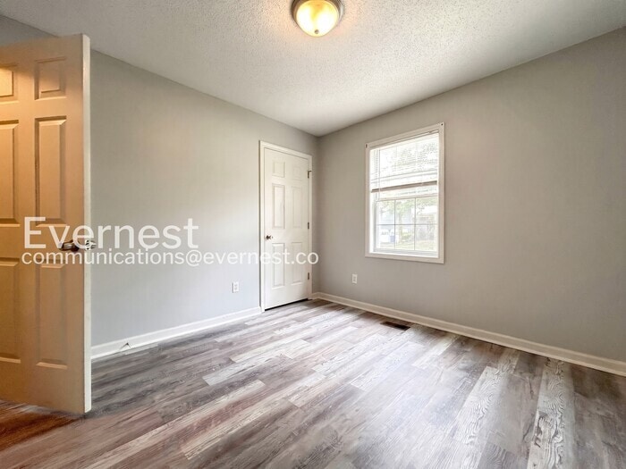 Building Photo - 229 Hampton Dr