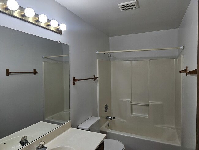 Building Photo - 311 Village Creek Dr