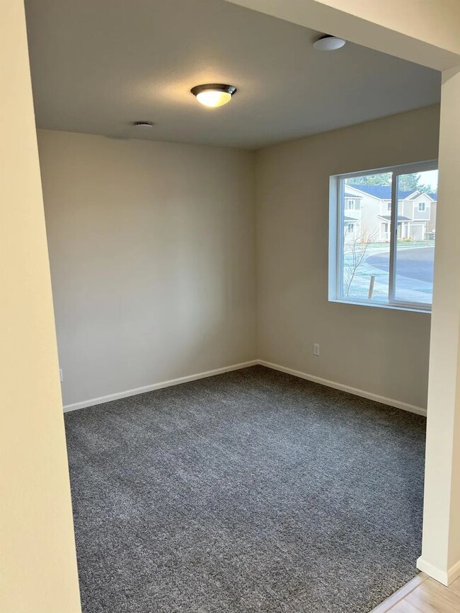 Building Photo - Enormous Two-Story Home- Available January 9th