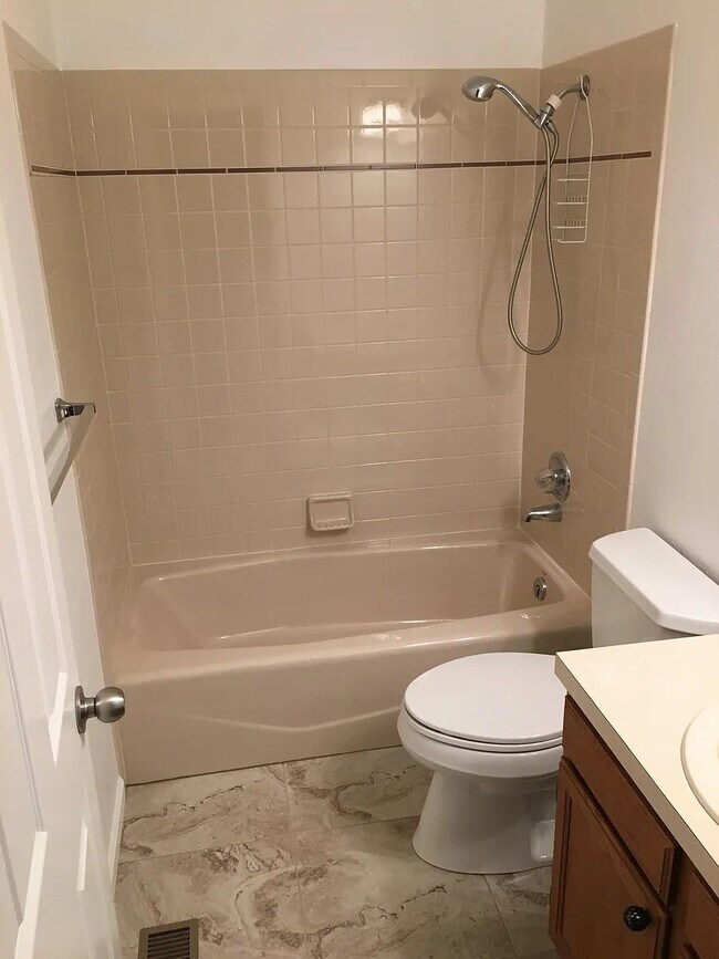 Building Photo - 862 Charter Oak Ct