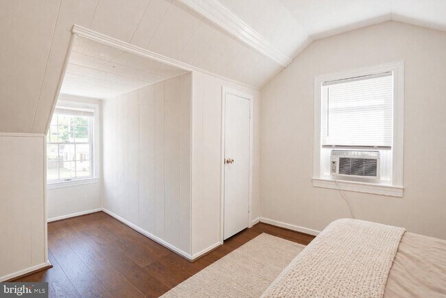 Building Photo - 1406 F St