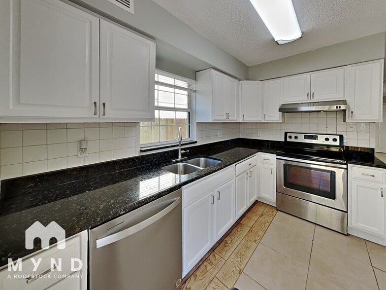 Building Photo - 10208 N Ojus Dr