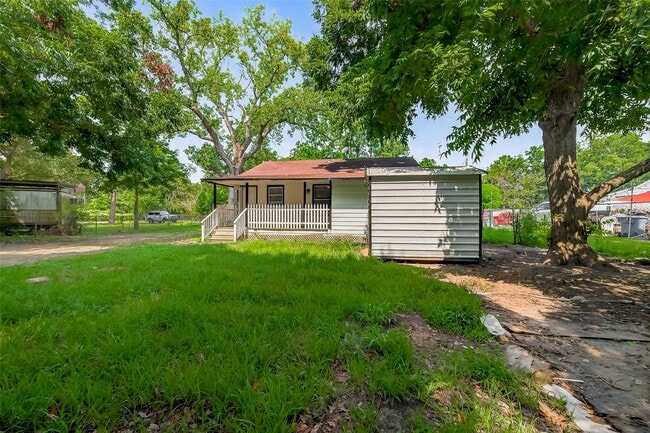 Building Photo - 7021 Oleander Ln