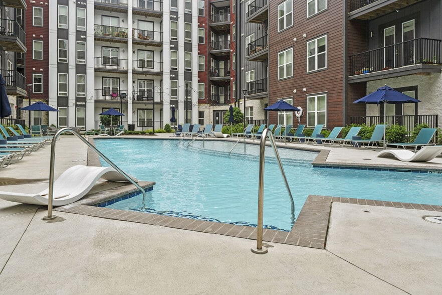 Building Photo - The Rise At Regency