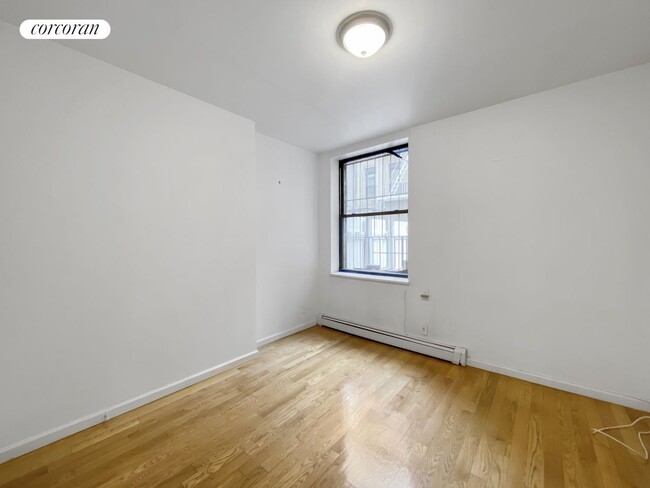Building Photo - 523 W 49th St