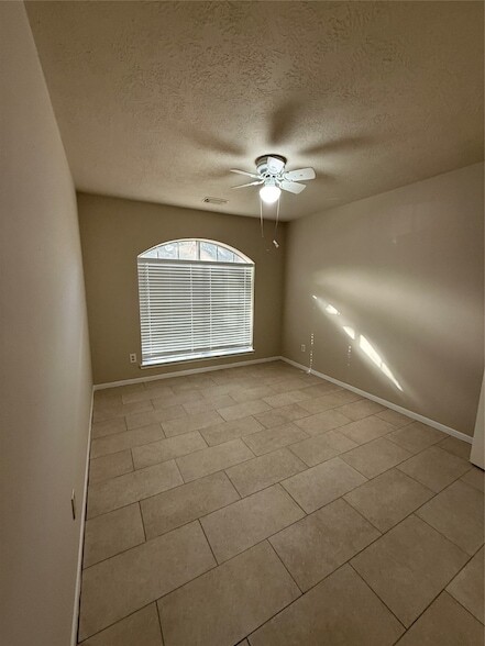 Building Photo - 5026 Tealgate Dr