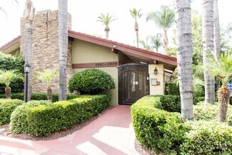Building Photo - Nicely updated 1/1 downtown condo