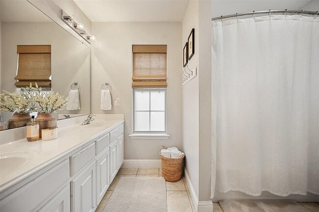 Building Photo - 1215 Boerne Dr