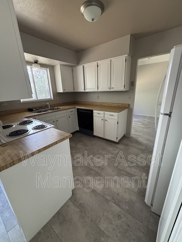 Building Photo - 6625 Snowbird Dr