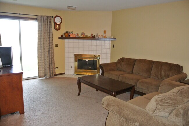 Building Photo - 2458 Charleston Dr