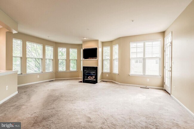 Building Photo - 8844 Song Sparrow Dr