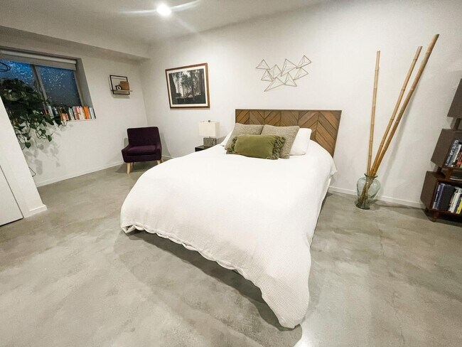 Building Photo - 2bd/3.5ba Seattle Townhouse