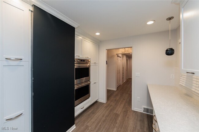 Building Photo - 2500 Deborah Dr