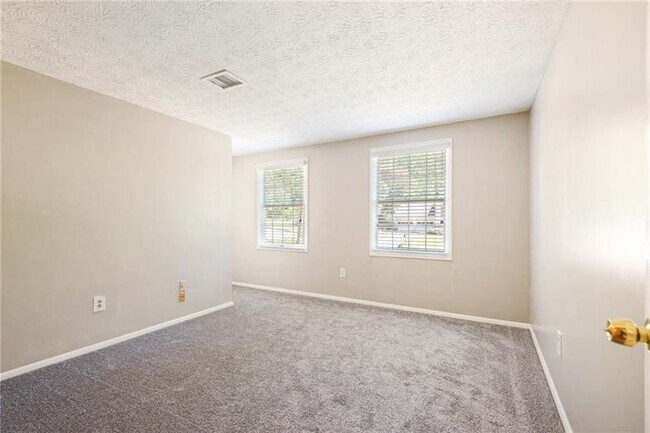 Building Photo - 140 Roswell Farms Ct