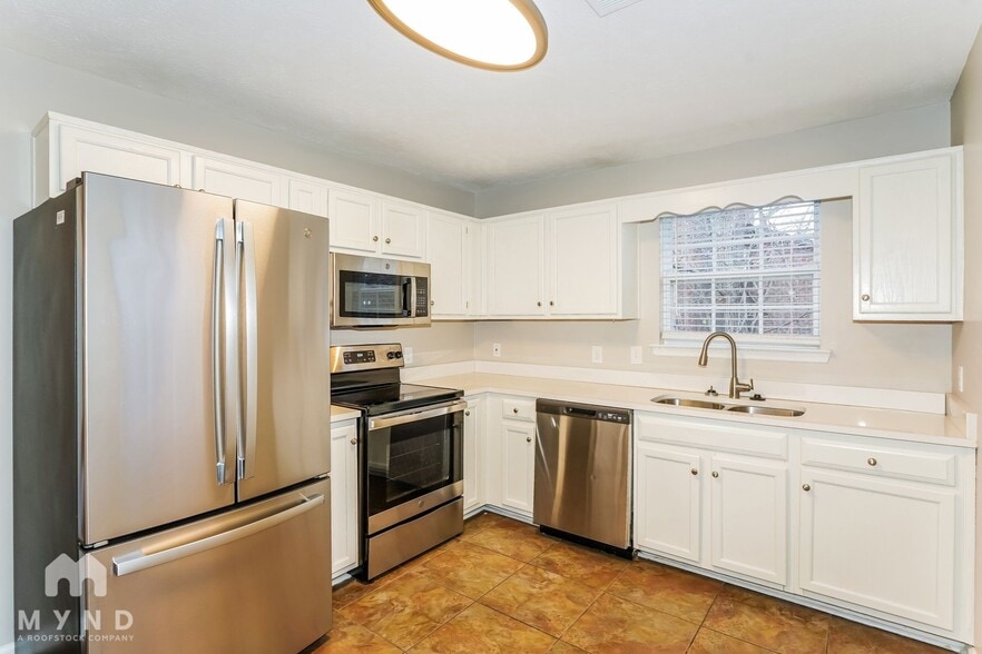 Building Photo - 252 Cedarview Dr