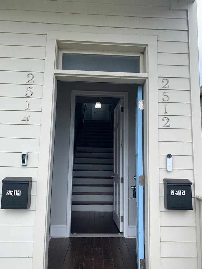 Building Photo - 2512 Valence St