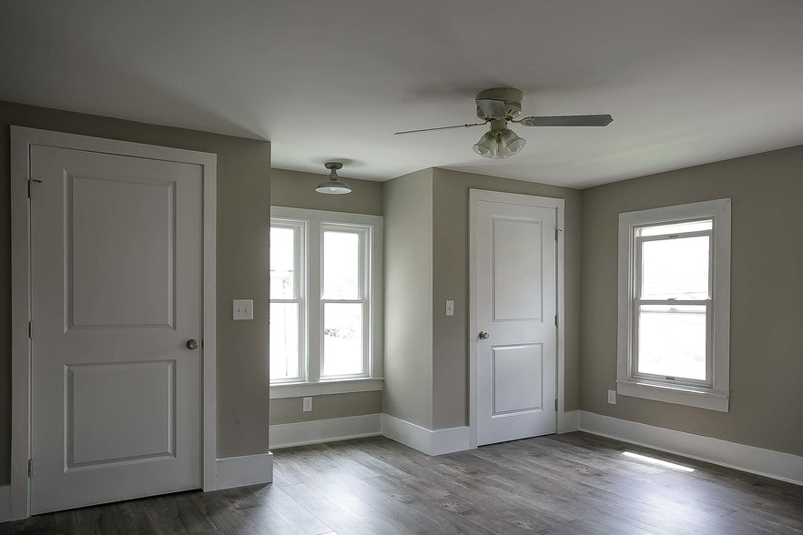 Building Photo - 122 Sayre St