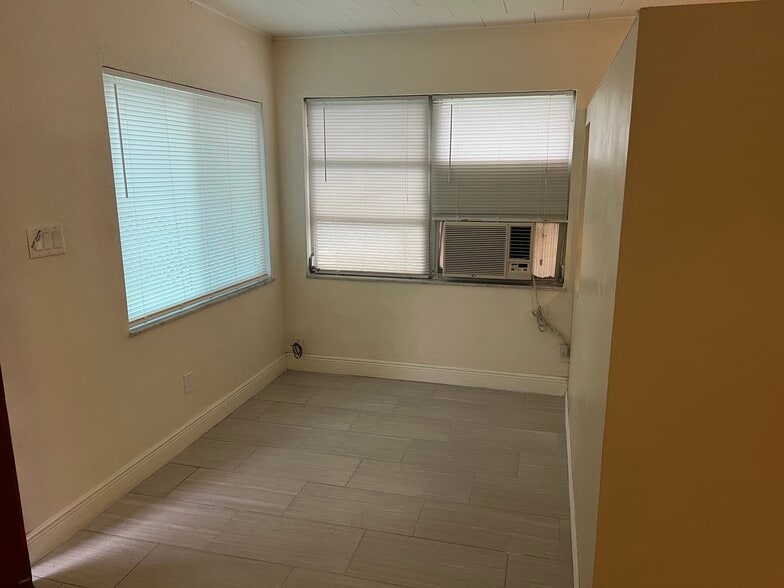 Building Photo - 1005 Vine St