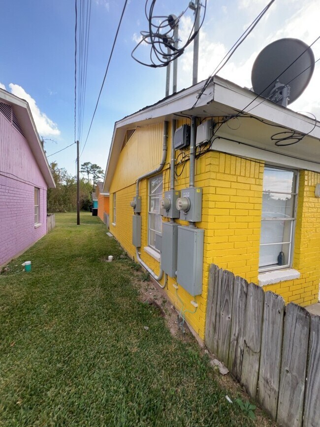 Building Photo - 4406 Tampico St