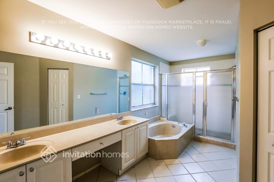 Building Photo - 7594 Oak Grove Cir