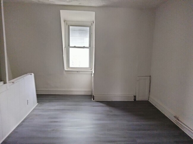 Building Photo - Spacious 5 Bedroom, 1 Bathroom Single-Family Home with Yard – Allentown