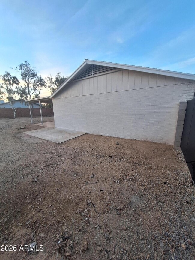 Building Photo - 2839 E Altadena Ave