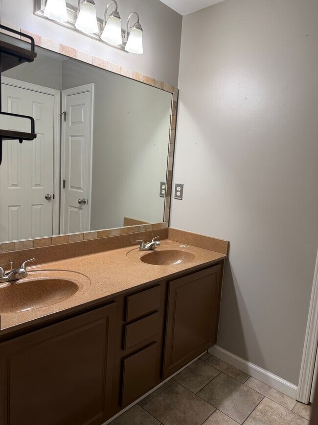 Building Photo - 3 Bed 2.5 Bath House in Flowery Branch