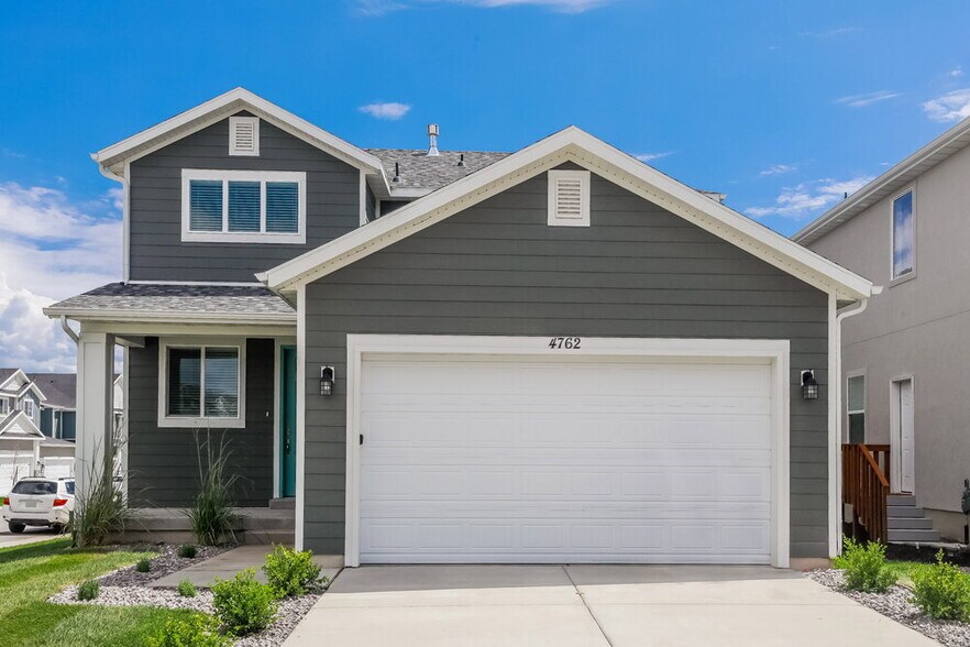 Primary Photo - 4762 E Lk Cor Dr