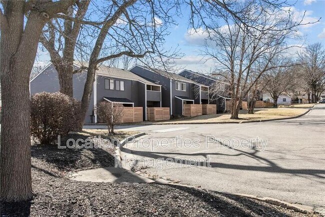 Building Photo - 1502 W 25th Ct