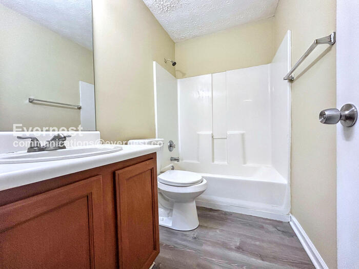 Building Photo - 9151 Clubhouse Dr