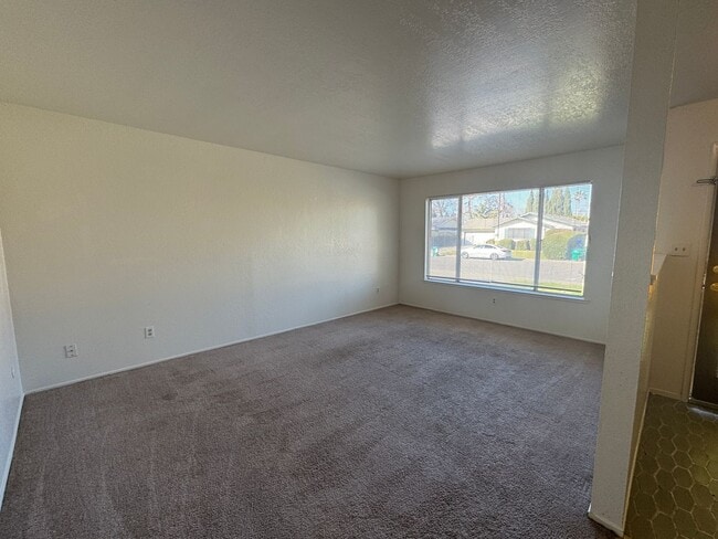 Building Photo - Four Bed, Two Bath Home In North Stockton