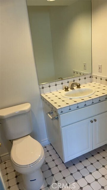 Building Photo - 11 E Rodell Pl