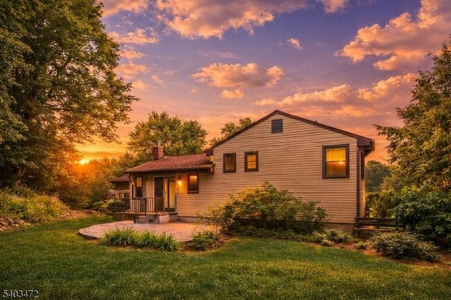 Building Photo - 92 Arbor Dr