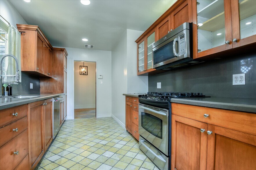 Building Photo - 11386 Tenino Ave