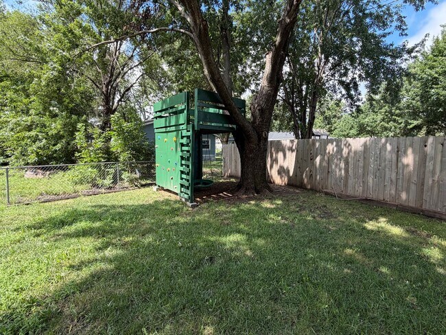 Building Photo - Italian Estates Property Management