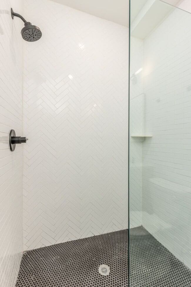 Building Photo - 2339 N College Ave