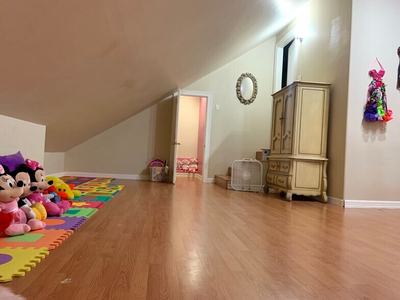 Building Photo - 2602 Deer Trl