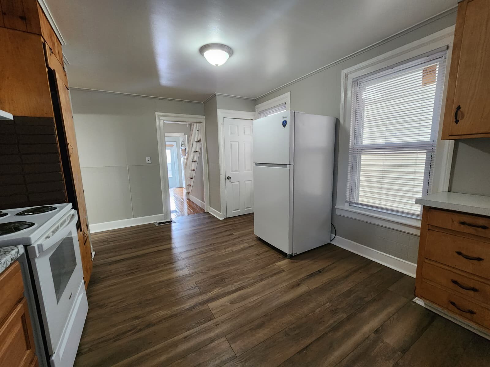 Building Photo - 202 Hallock Ave
